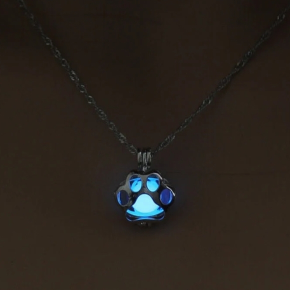 Glow in Dark Paw Print Necklace! - Picture 9 of 9